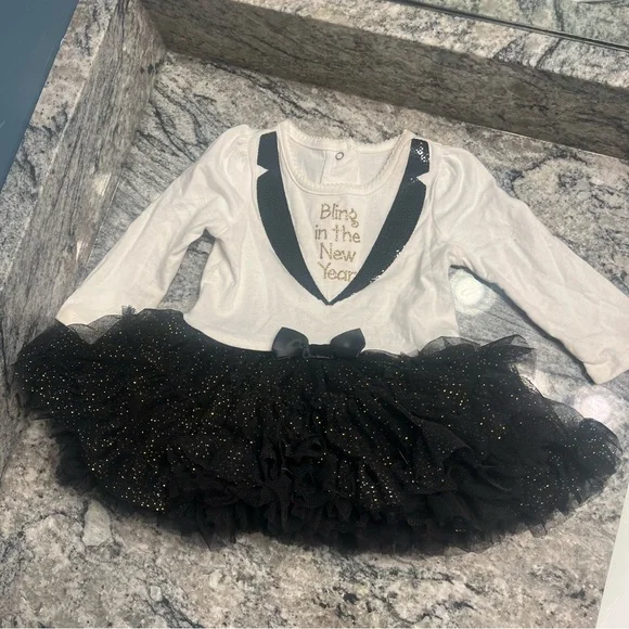 GUC Bling In The New Year New Years Baby Outfit! Sz 3-6 month - Picture 2 of 3